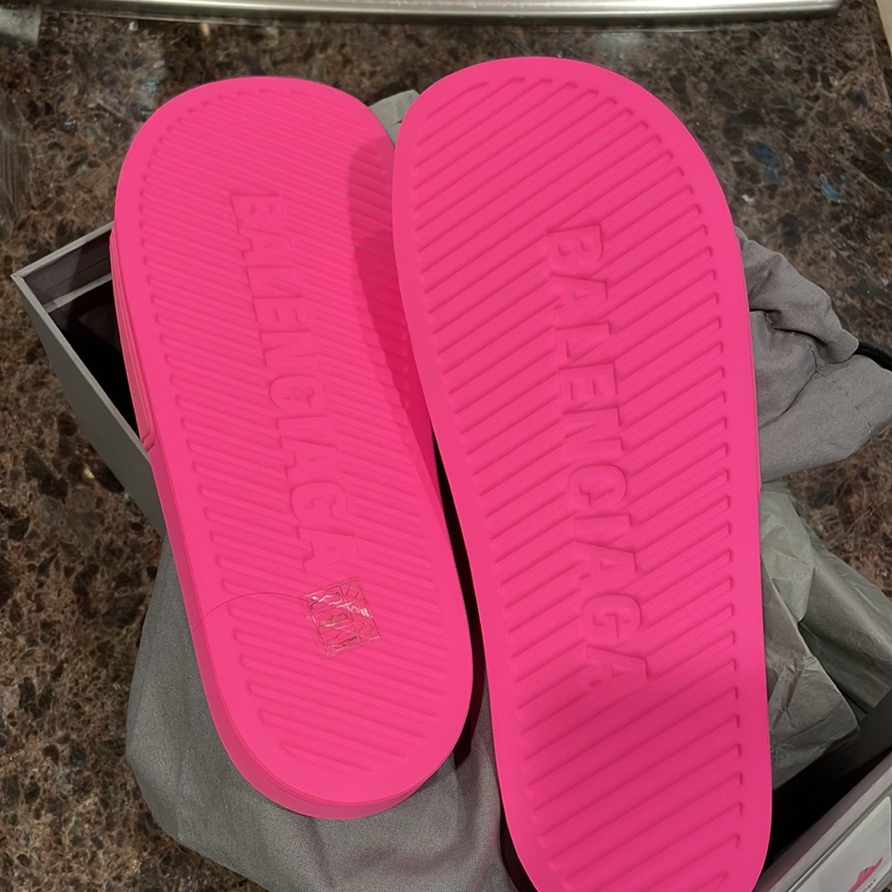 Balenciaga rubber pvc pool slides neon pink logo flats sandals sz 42 - Picture 9 of 10